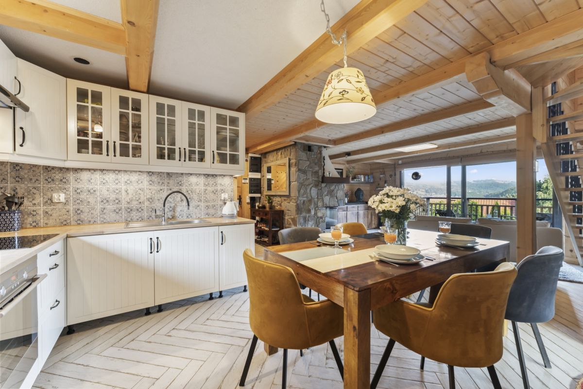 Dom 4 pokojowe na Sprzedaż