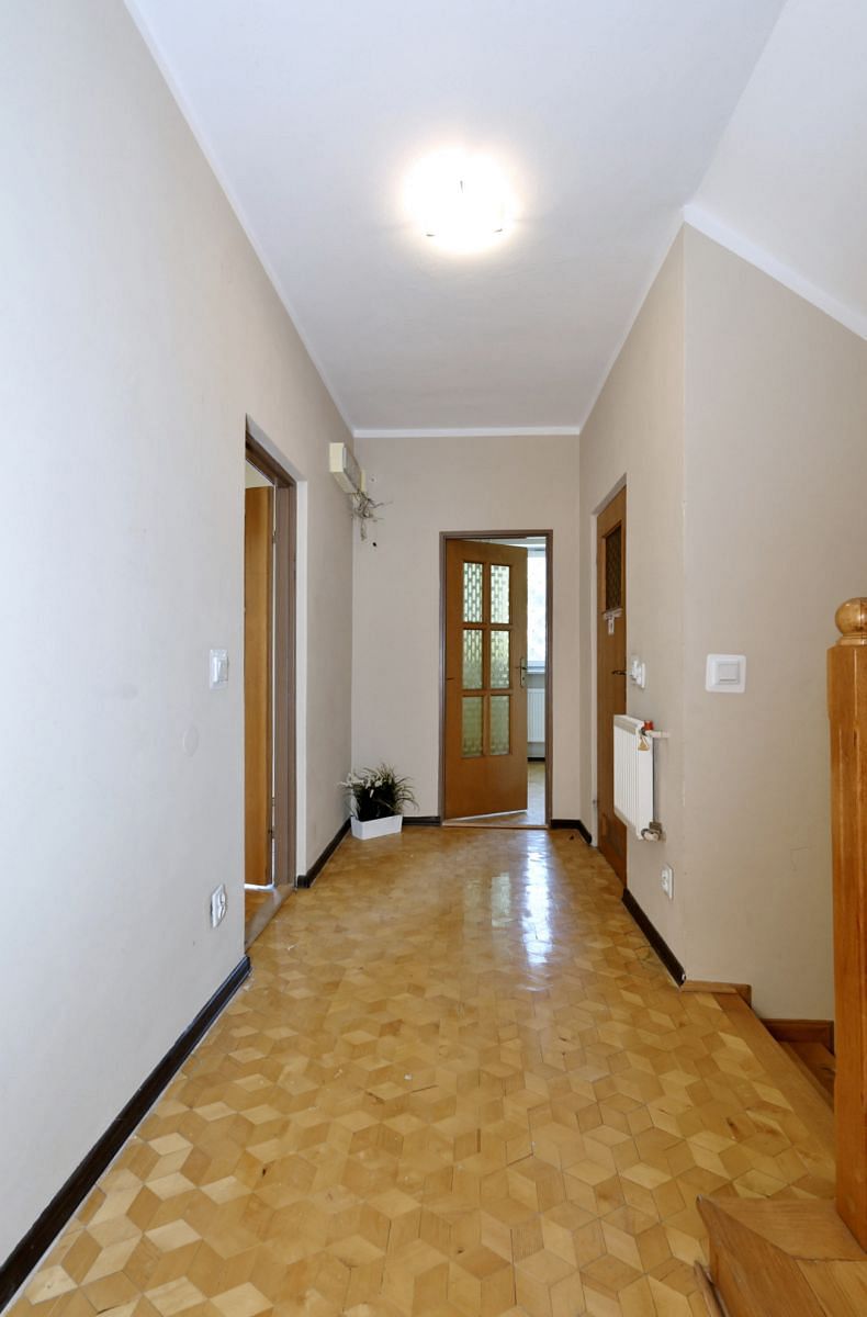 Dom 7 pokojowe na Sprzedaż