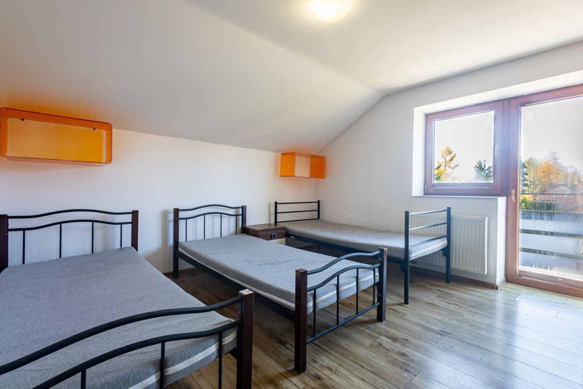 Dom 12 pokojowe na Sprzedaż