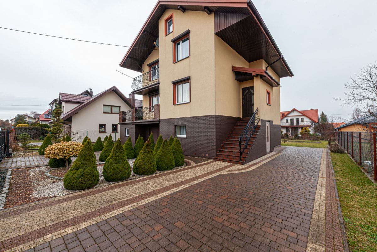 Dom 5 pokojowe na Sprzedaż