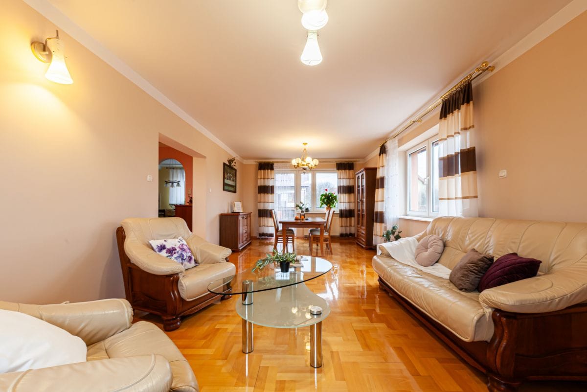 Dom 5 pokojowe na Sprzedaż