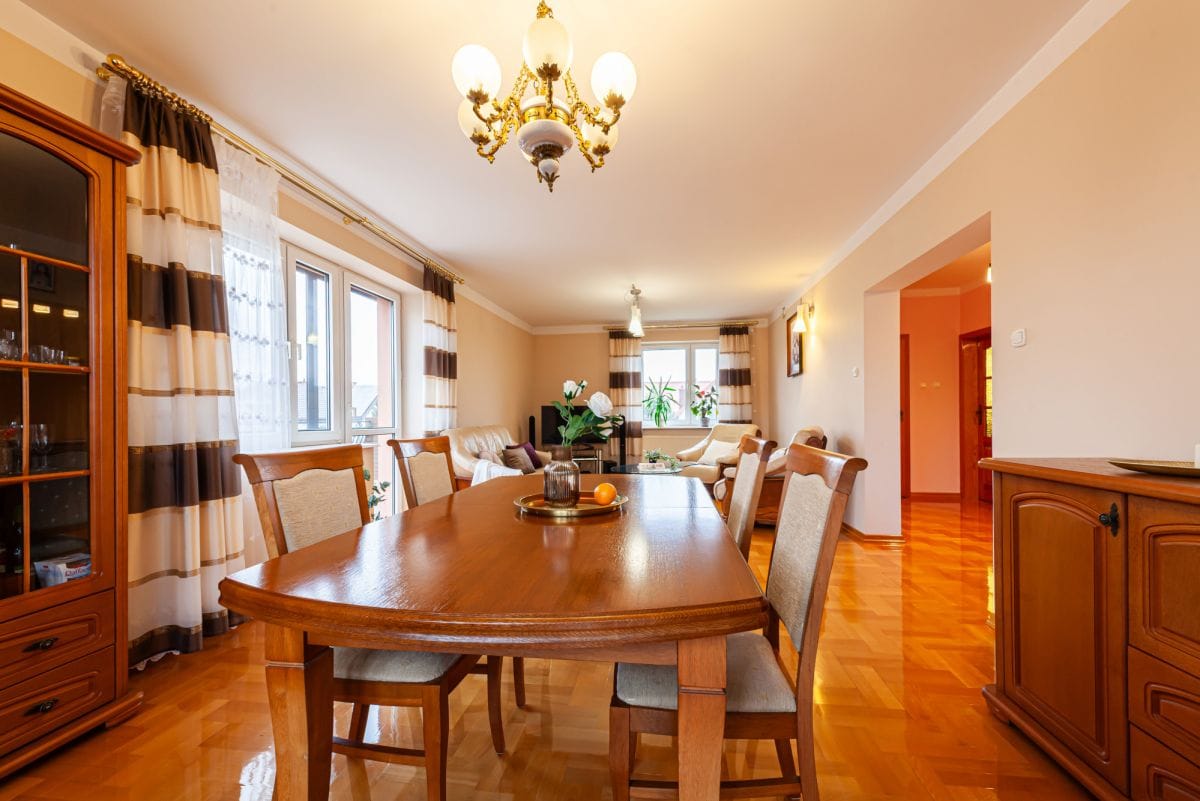 Dom 5 pokojowe na Sprzedaż