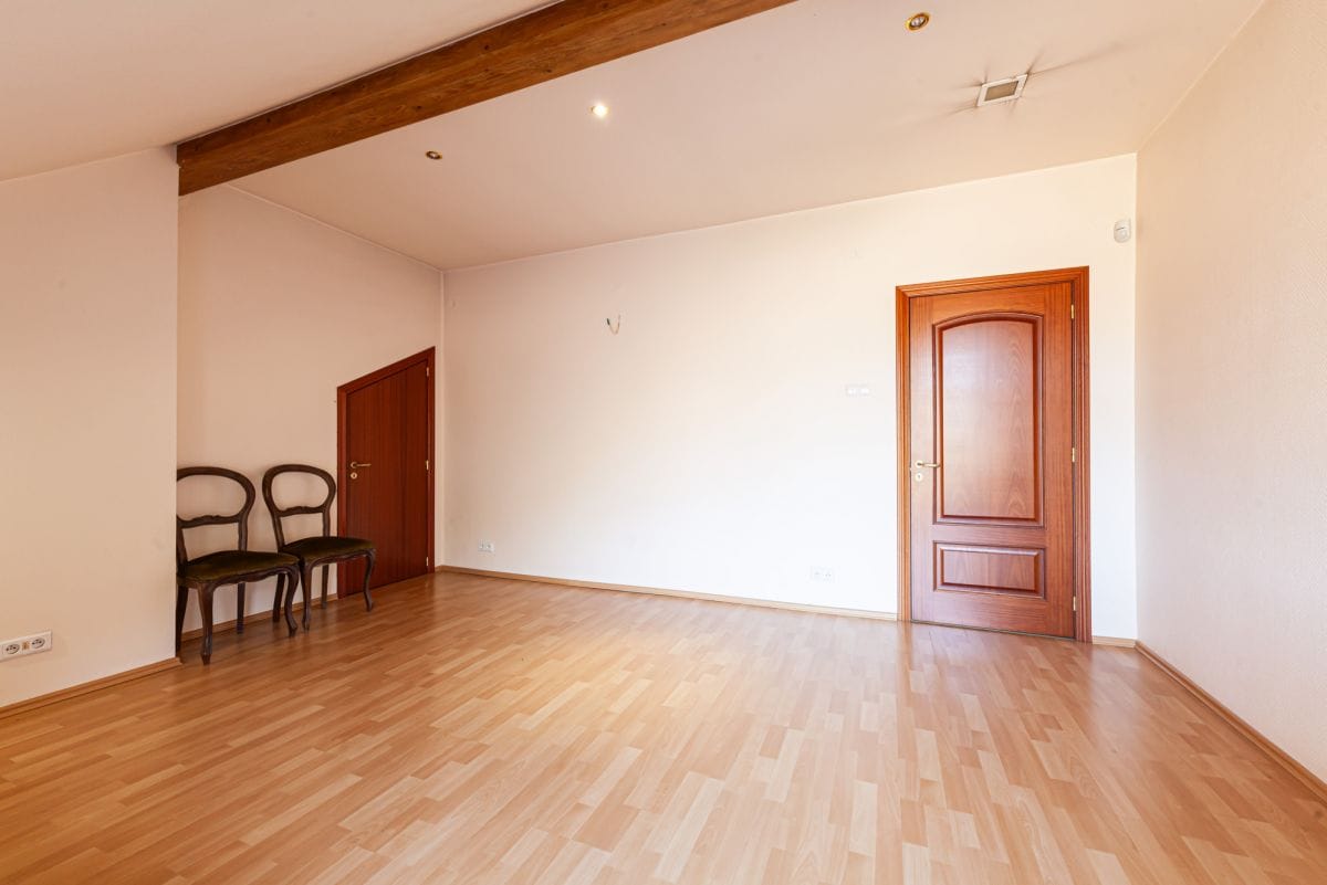 Dom 6 pokojowe na Sprzedaż