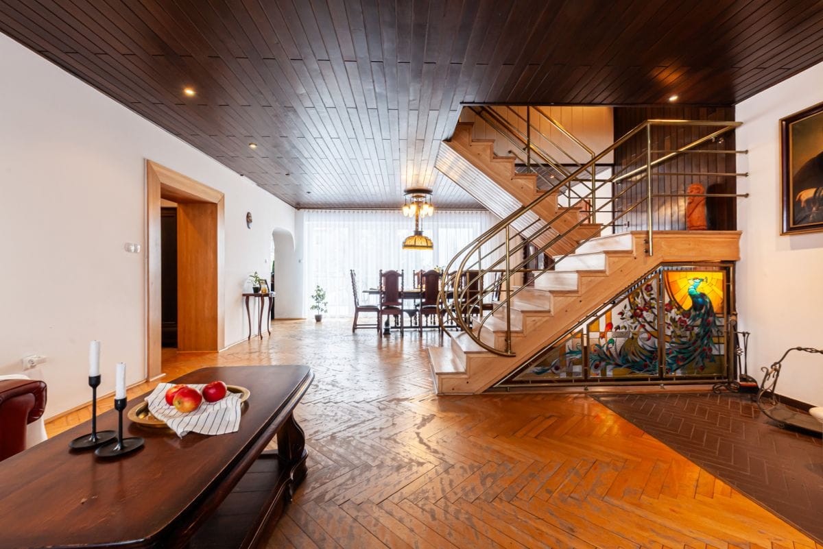 Dom 6 pokojowe na Sprzedaż