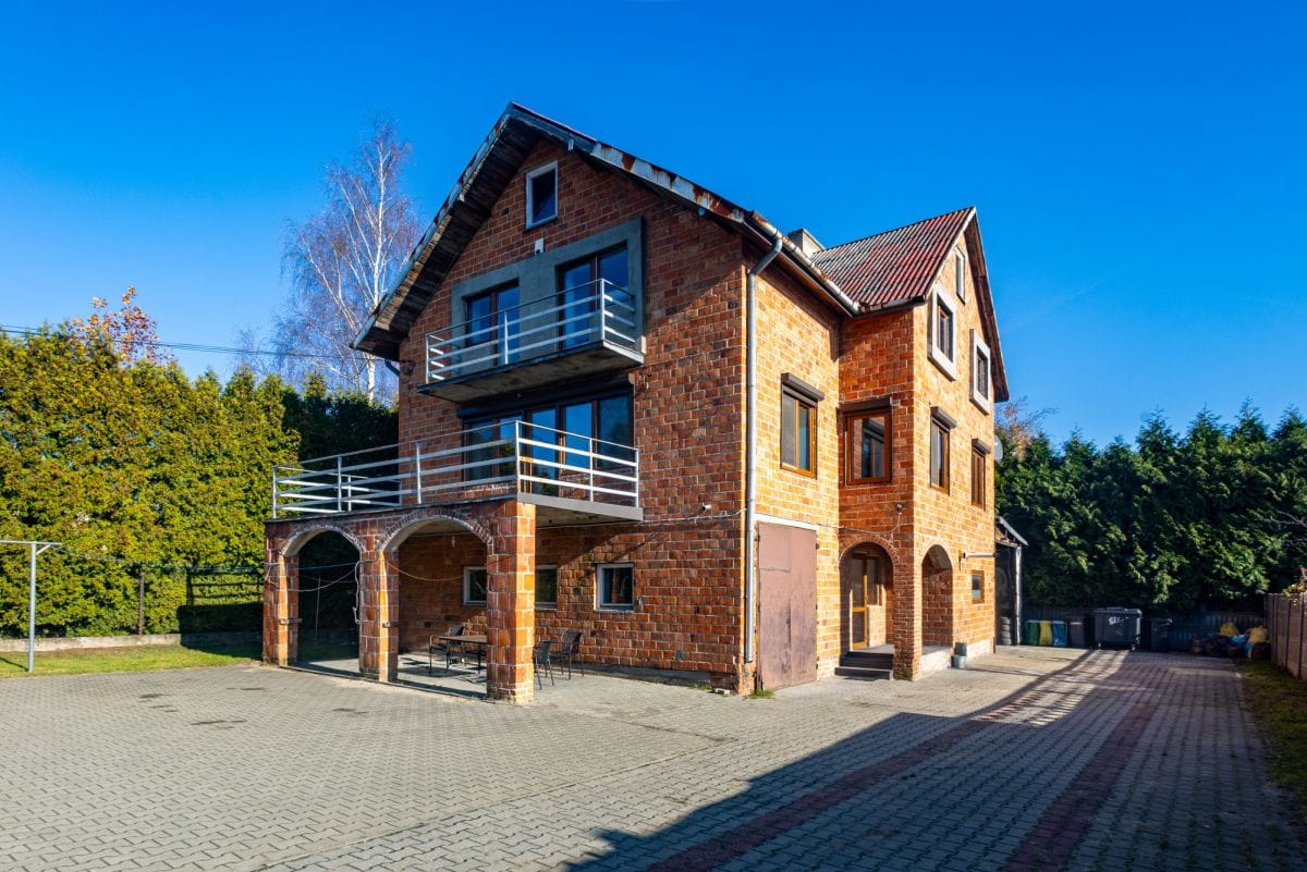 Dom 12 pokojowe na Sprzedaż