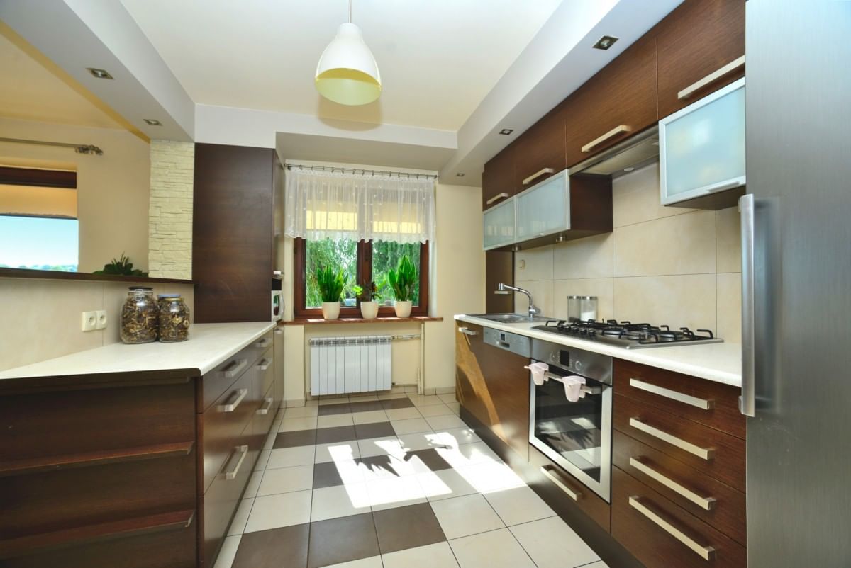 Dom 6 pokojowe na Sprzedaż