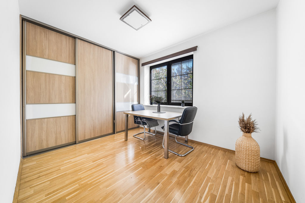 Dom 6 pokojowe na Sprzedaż