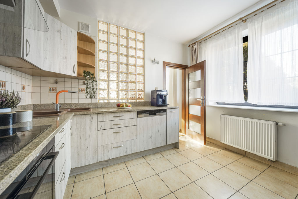 Dom 6 pokojowe na Sprzedaż