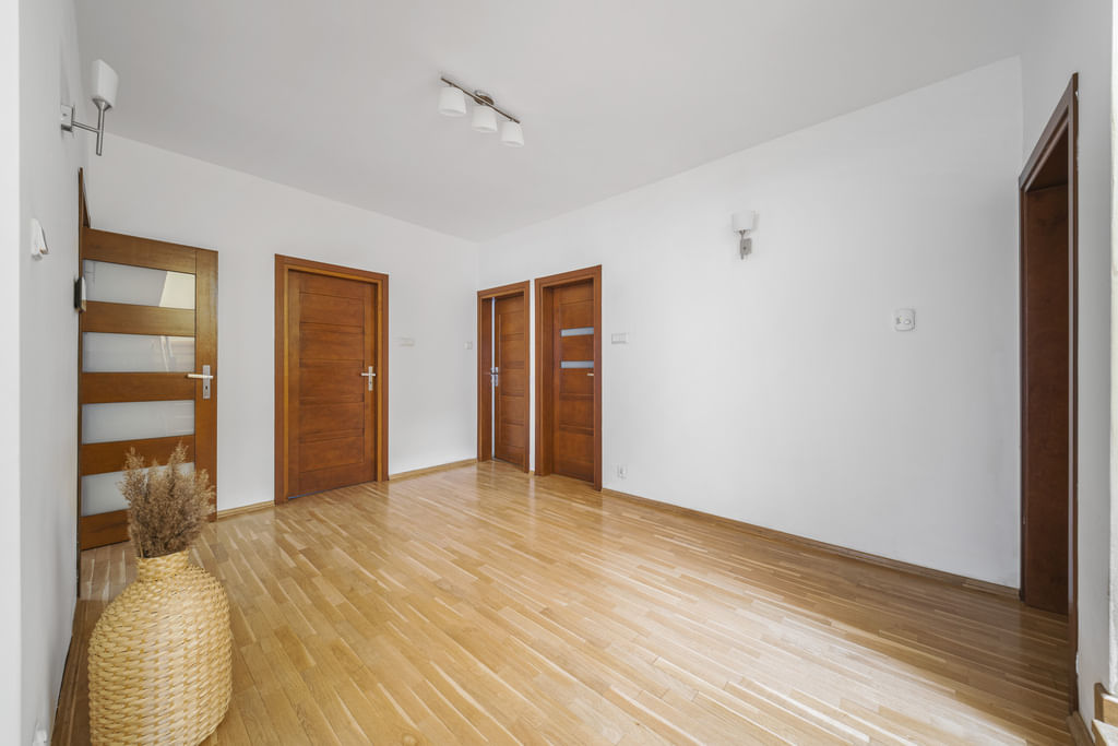 Dom 6 pokojowe na Sprzedaż