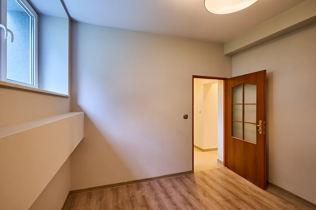 Lokal użytkowy  pokojowe na Sprzedaż