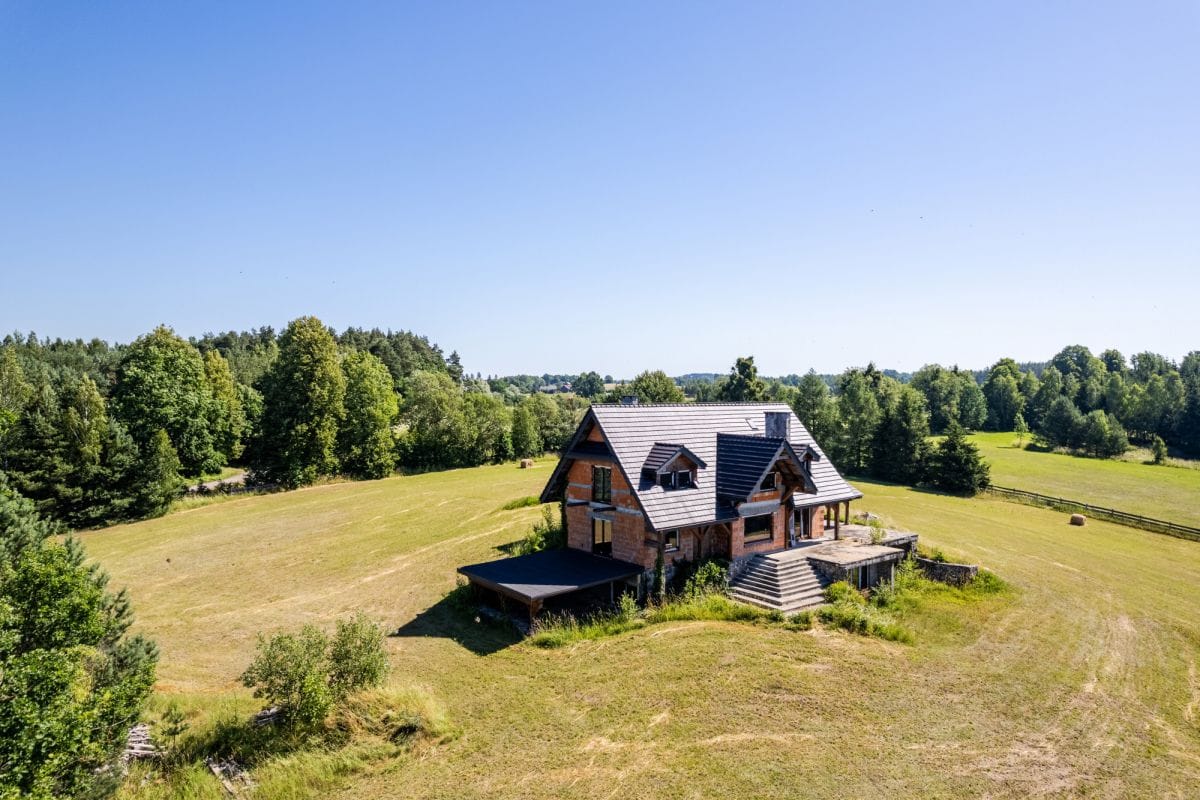 Dom 8 pokojowe na Sprzedaż