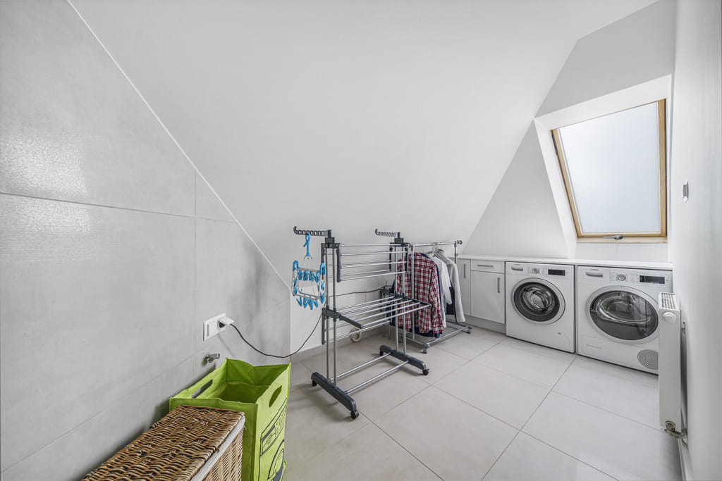 Dom 6 pokojowe na Sprzedaż