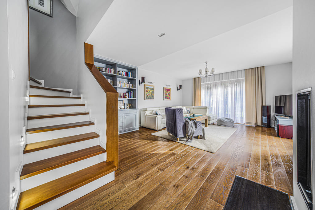 Dom 6 pokojowe na Sprzedaż