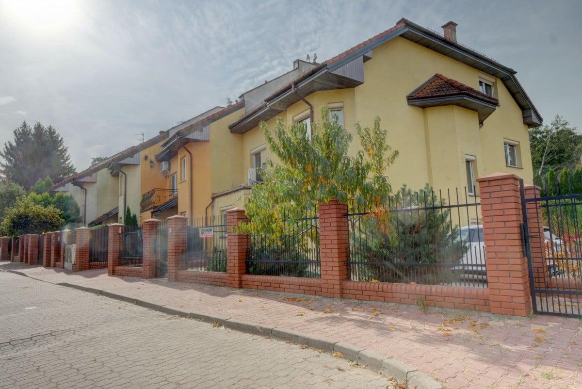 Dom 12 pokojowe na Sprzedaż