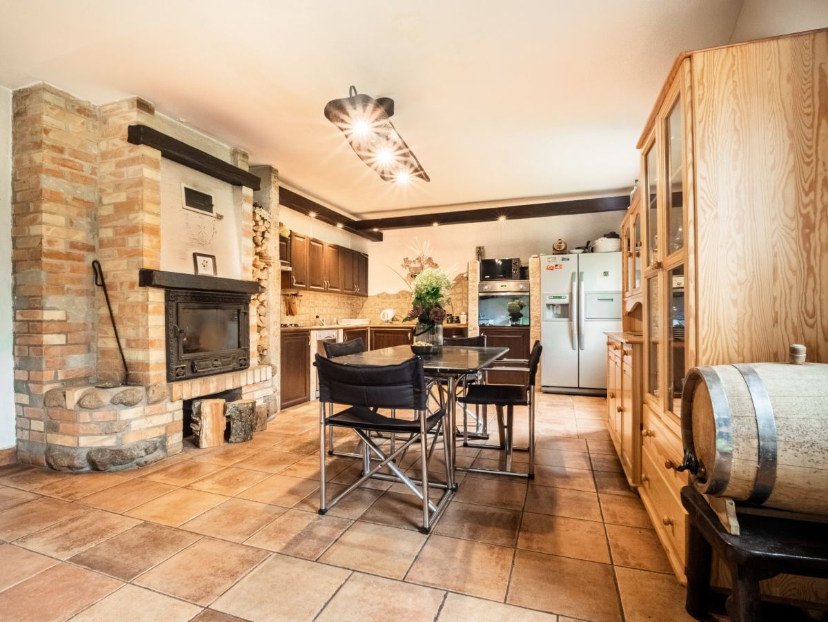 Dom 7 pokojowe na Sprzedaż