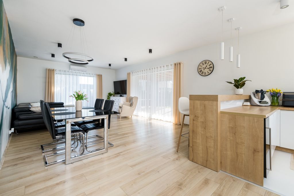 Dom 4 pokojowe na Sprzedaż