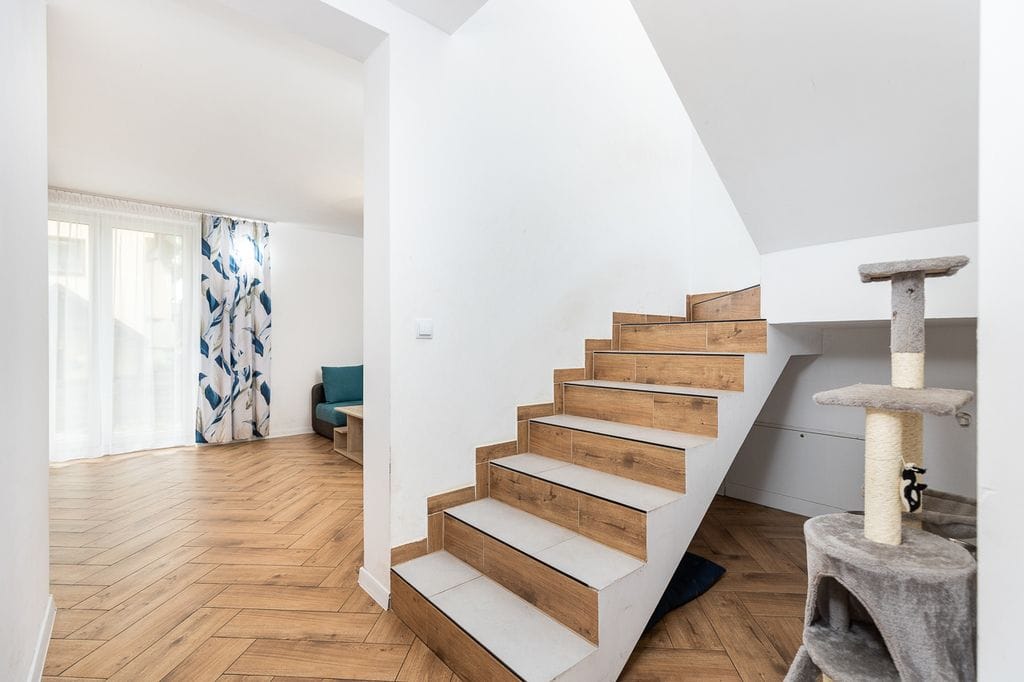 Dom 14 pokojowe na Sprzedaż