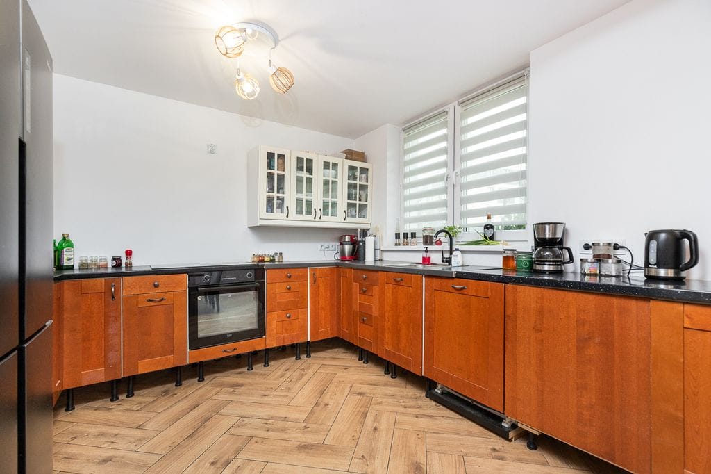 Dom 14 pokojowe na Sprzedaż