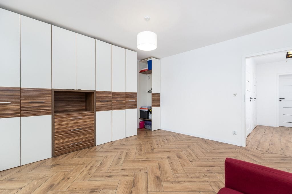 Dom 14 pokojowe na Sprzedaż