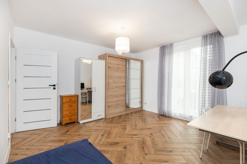 Dom 14 pokojowe na Sprzedaż