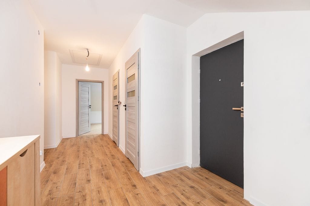 Dom 14 pokojowe na Sprzedaż