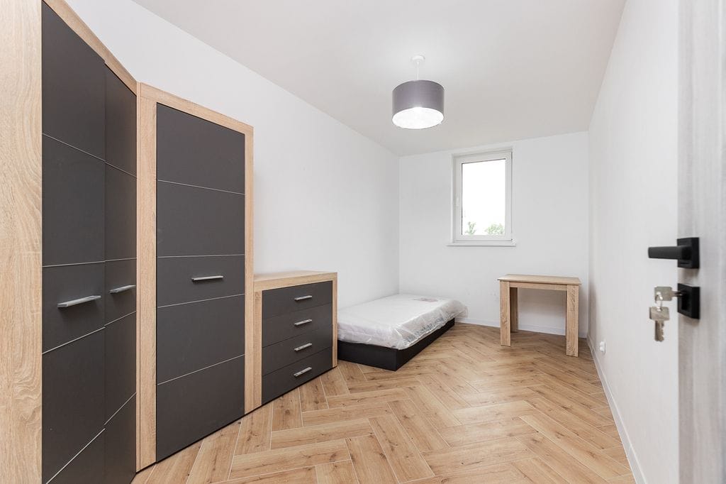 Dom 14 pokojowe na Sprzedaż