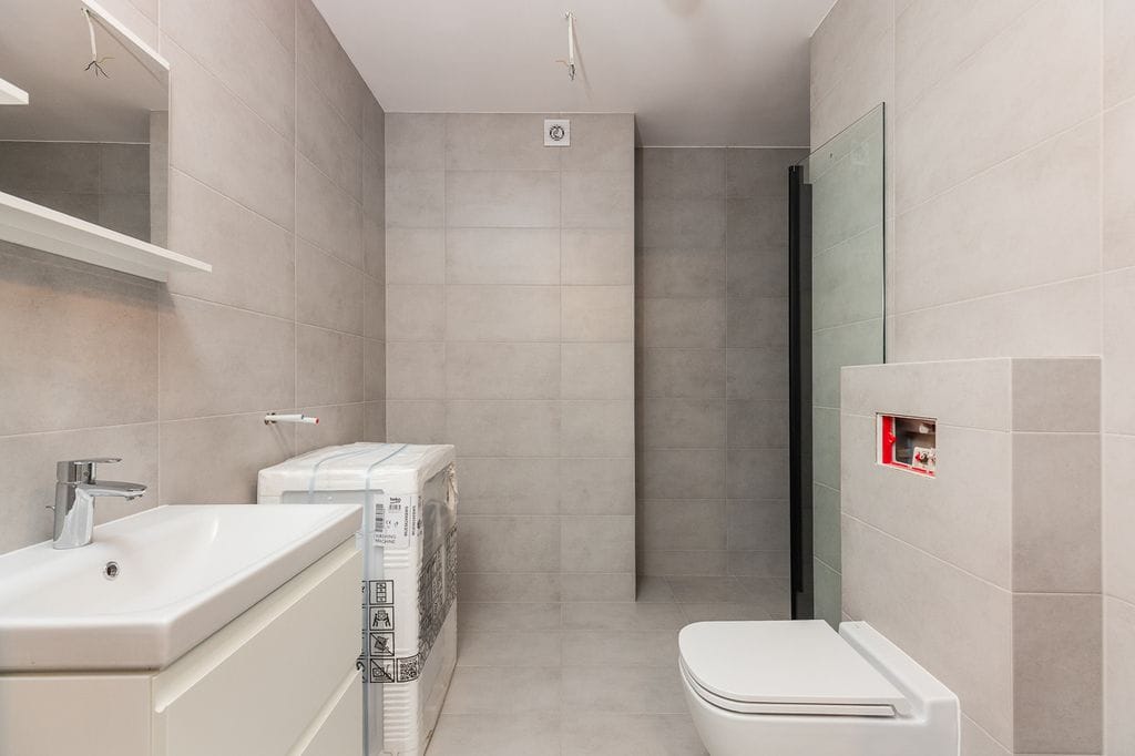 Dom 14 pokojowe na Sprzedaż