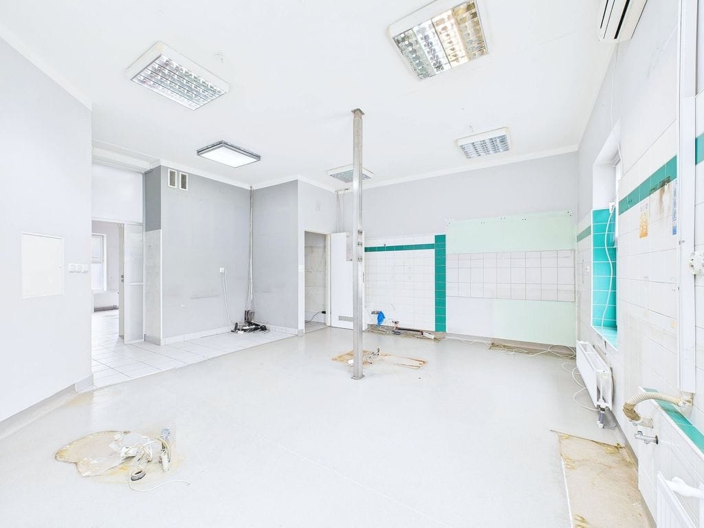 Lokal użytkowy  pokojowe na Sprzedaż