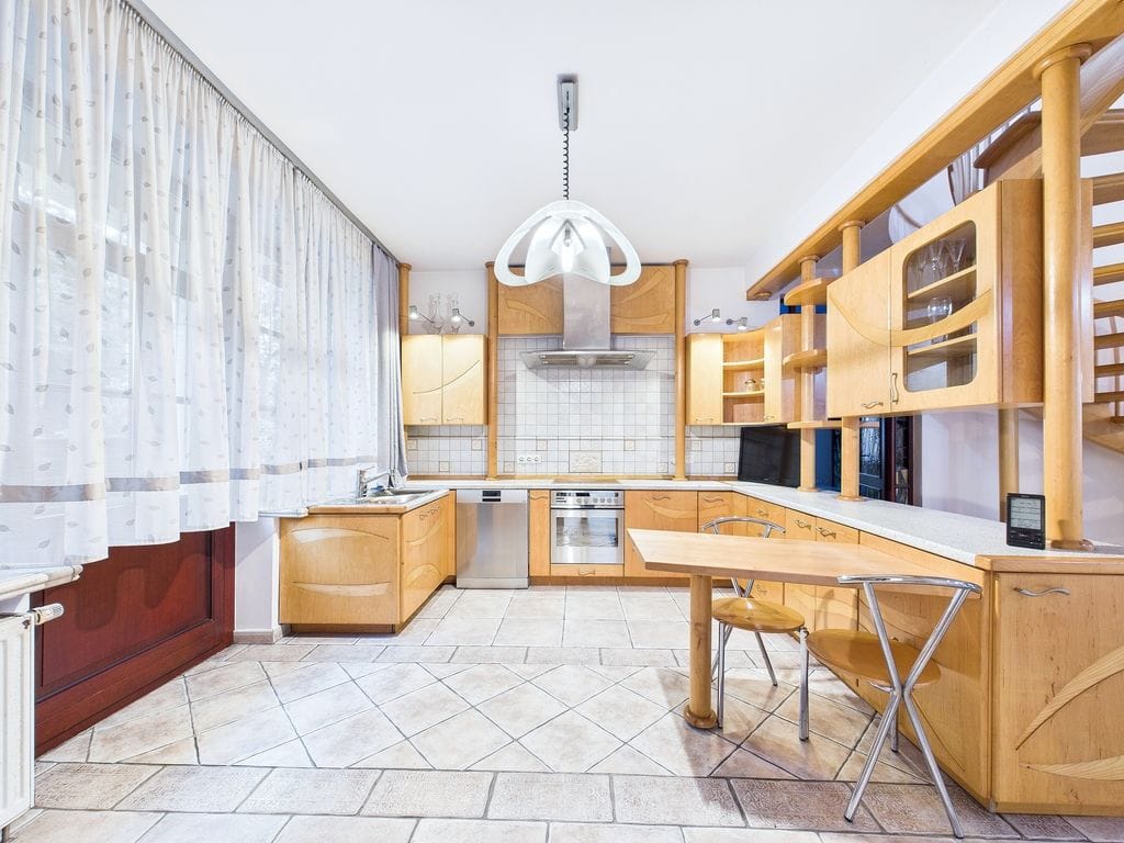 Dom 6 pokojowe na Sprzedaż