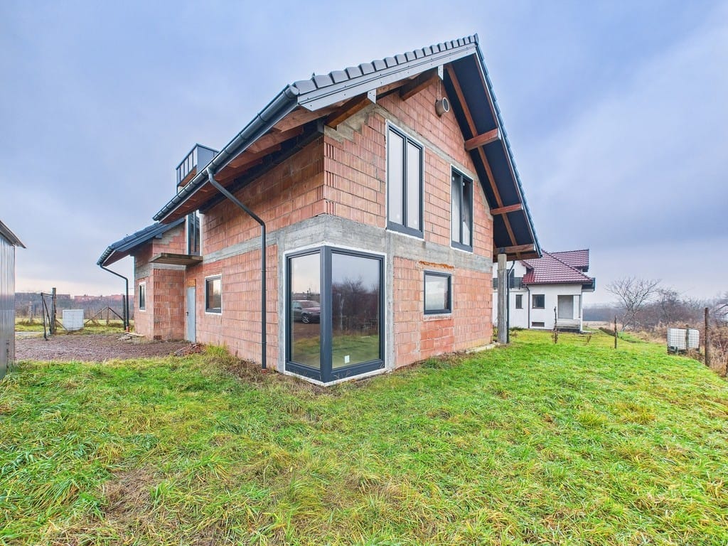 Dom 4 pokojowe na Sprzedaż