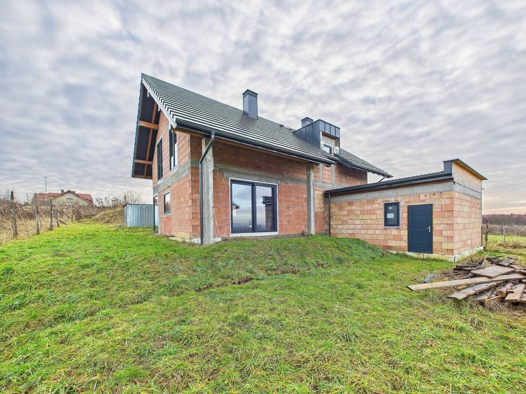 Dom 4 pokojowe na Sprzedaż