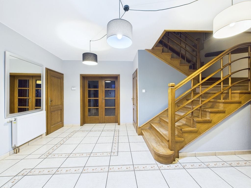 Dom 9 pokojowe na Sprzedaż