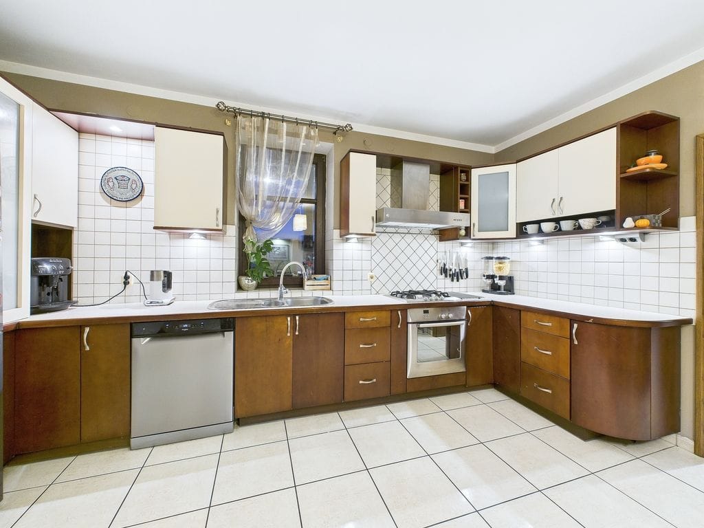 Dom 9 pokojowe na Sprzedaż