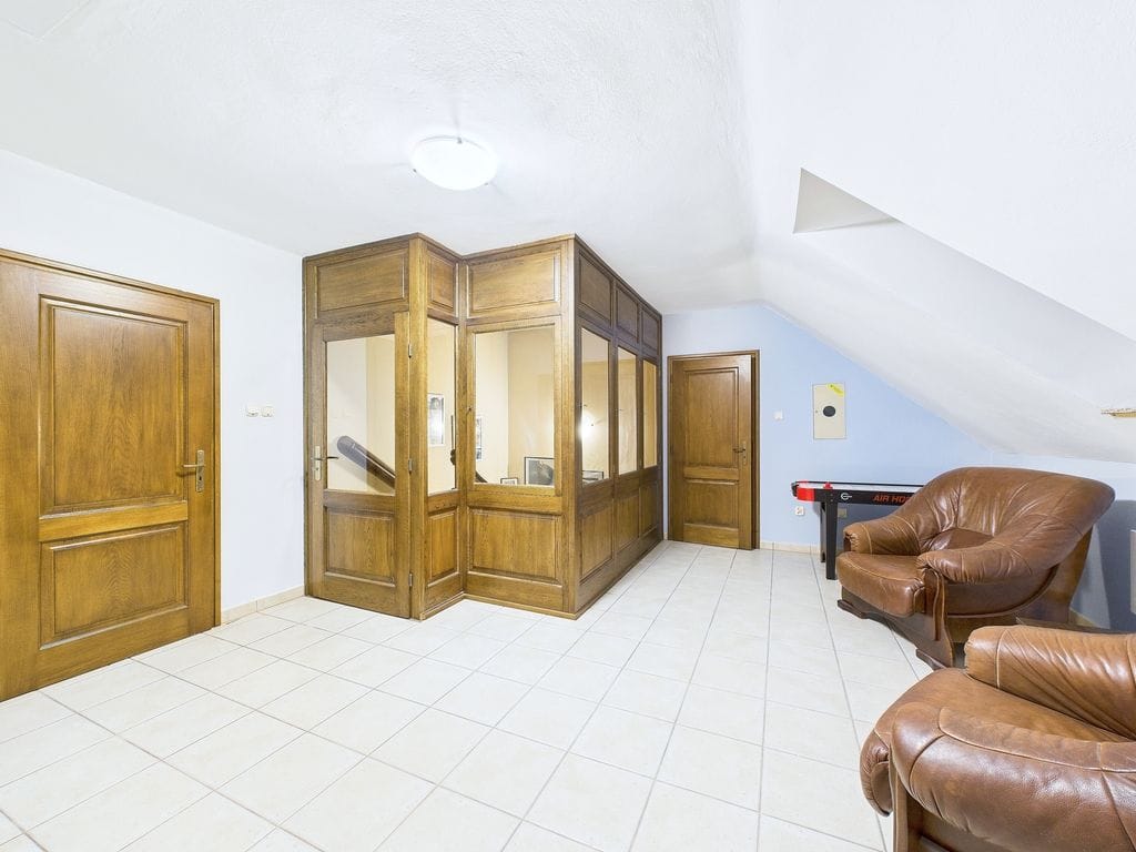 Dom 9 pokojowe na Sprzedaż