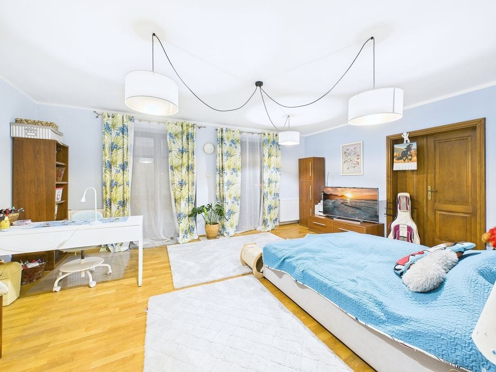 Dom 9 pokojowe na Sprzedaż