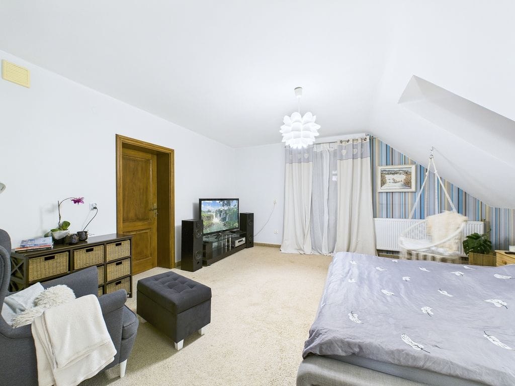 Dom 9 pokojowe na Sprzedaż