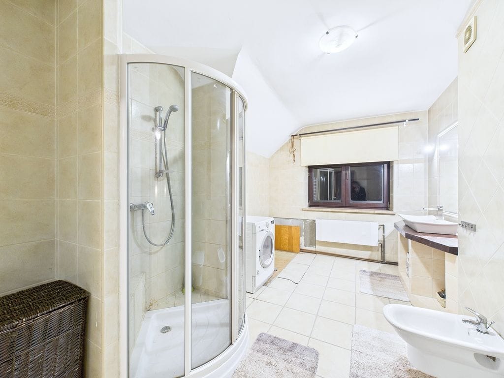 Dom 9 pokojowe na Sprzedaż