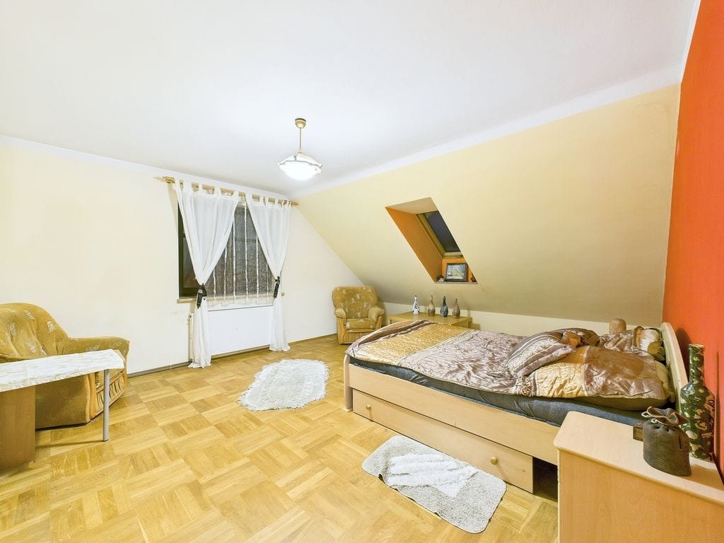 Dom 9 pokojowe na Sprzedaż