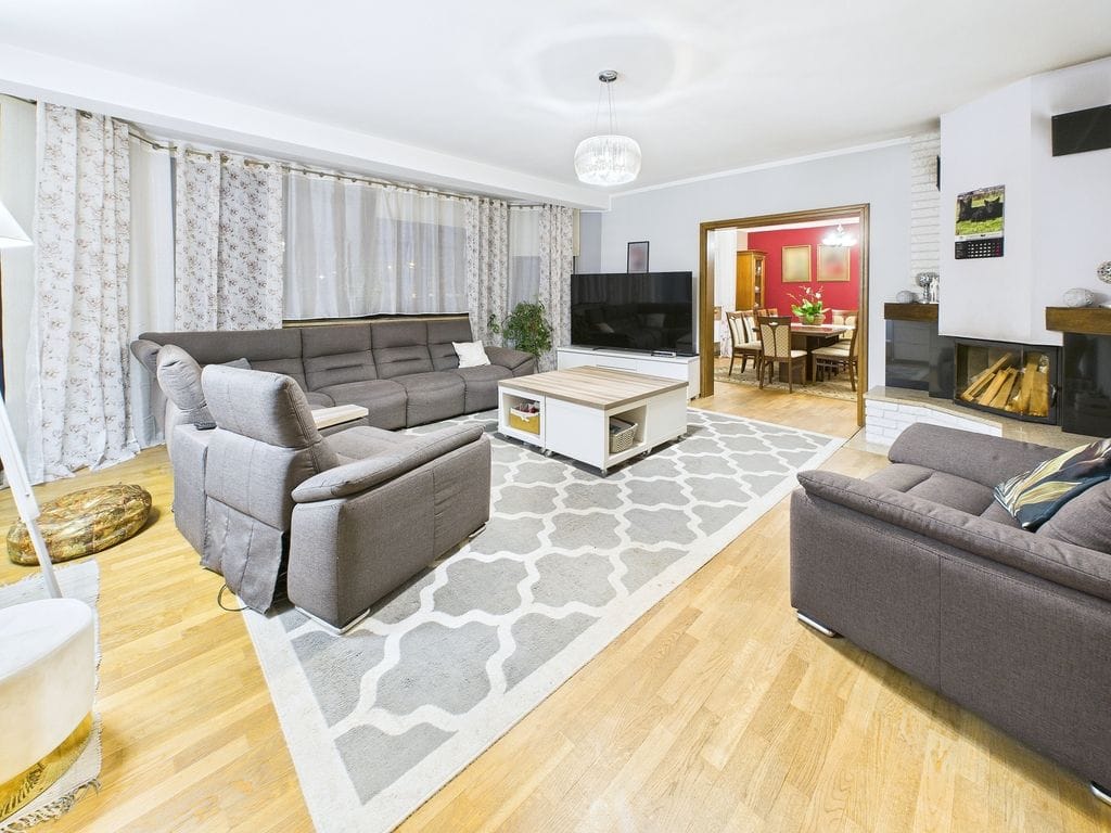 Dom 9 pokojowe na Sprzedaż