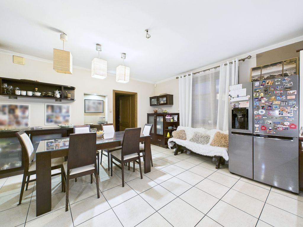 Dom 9 pokojowe na Sprzedaż