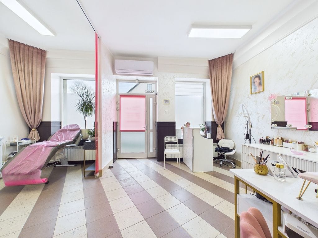 Dom 7 pokojowe na Sprzedaż