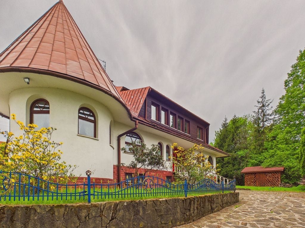 Dom 19 pokojowe na Sprzedaż