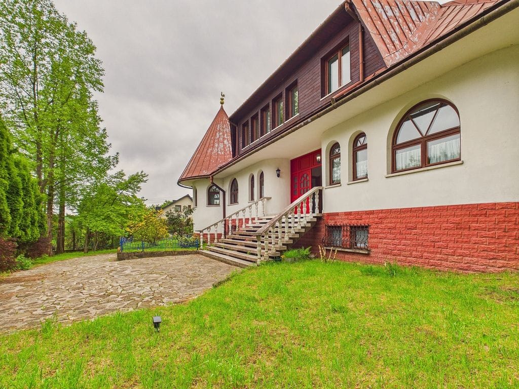 Dom 19 pokojowe na Sprzedaż