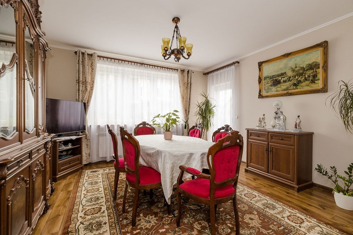 Dom 7 pokojowe na Sprzedaż