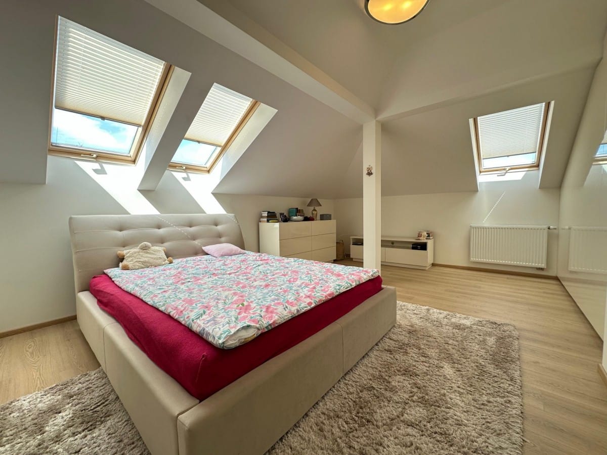 Mieszkanie 6 pokojowe na Sprzedaż