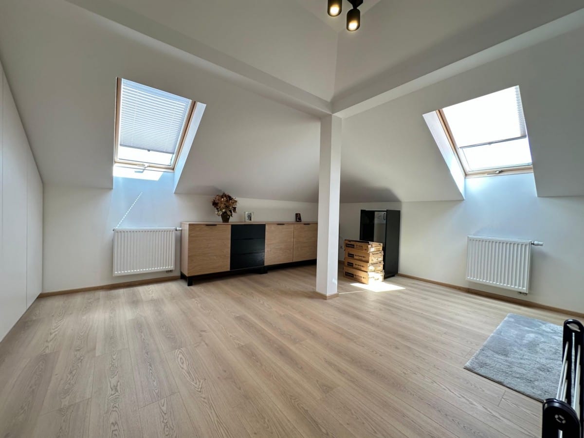 Mieszkanie 6 pokojowe na Sprzedaż