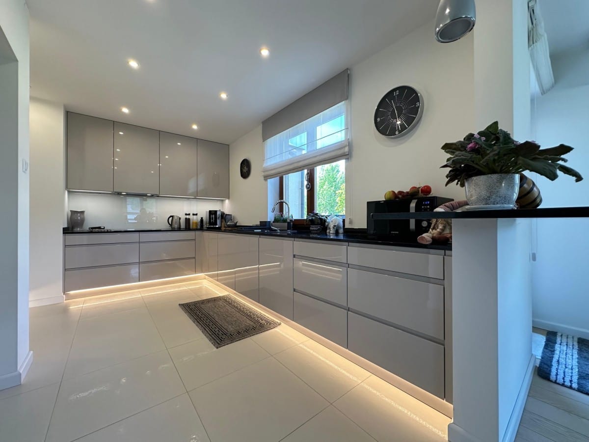 Mieszkanie 6 pokojowe na Sprzedaż