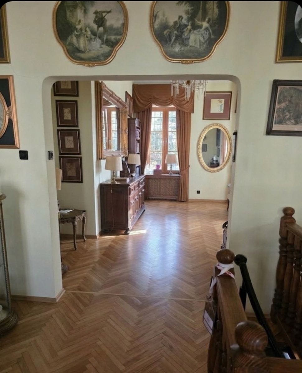 Mieszkanie 8 pokojowe na Sprzedaż