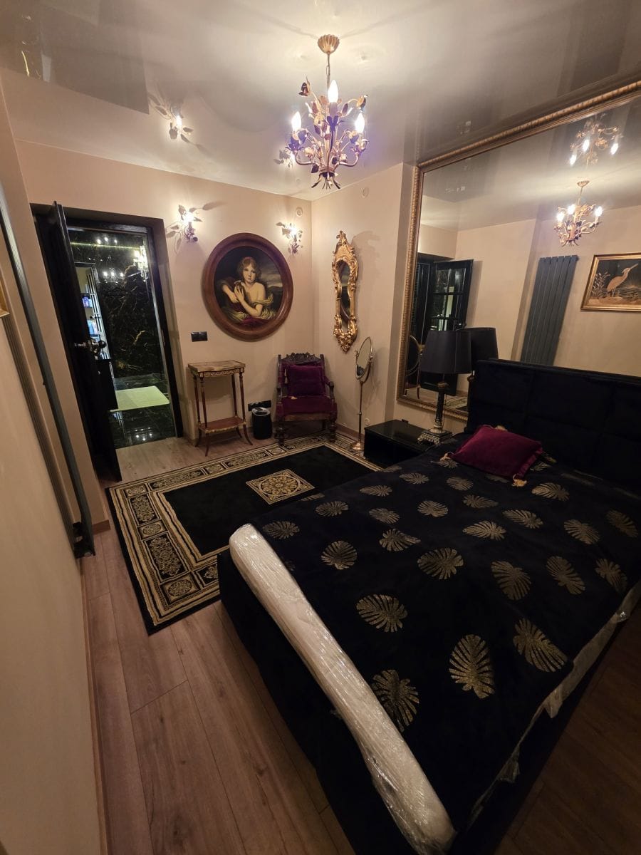 Mieszkanie 8 pokojowe na Sprzedaż