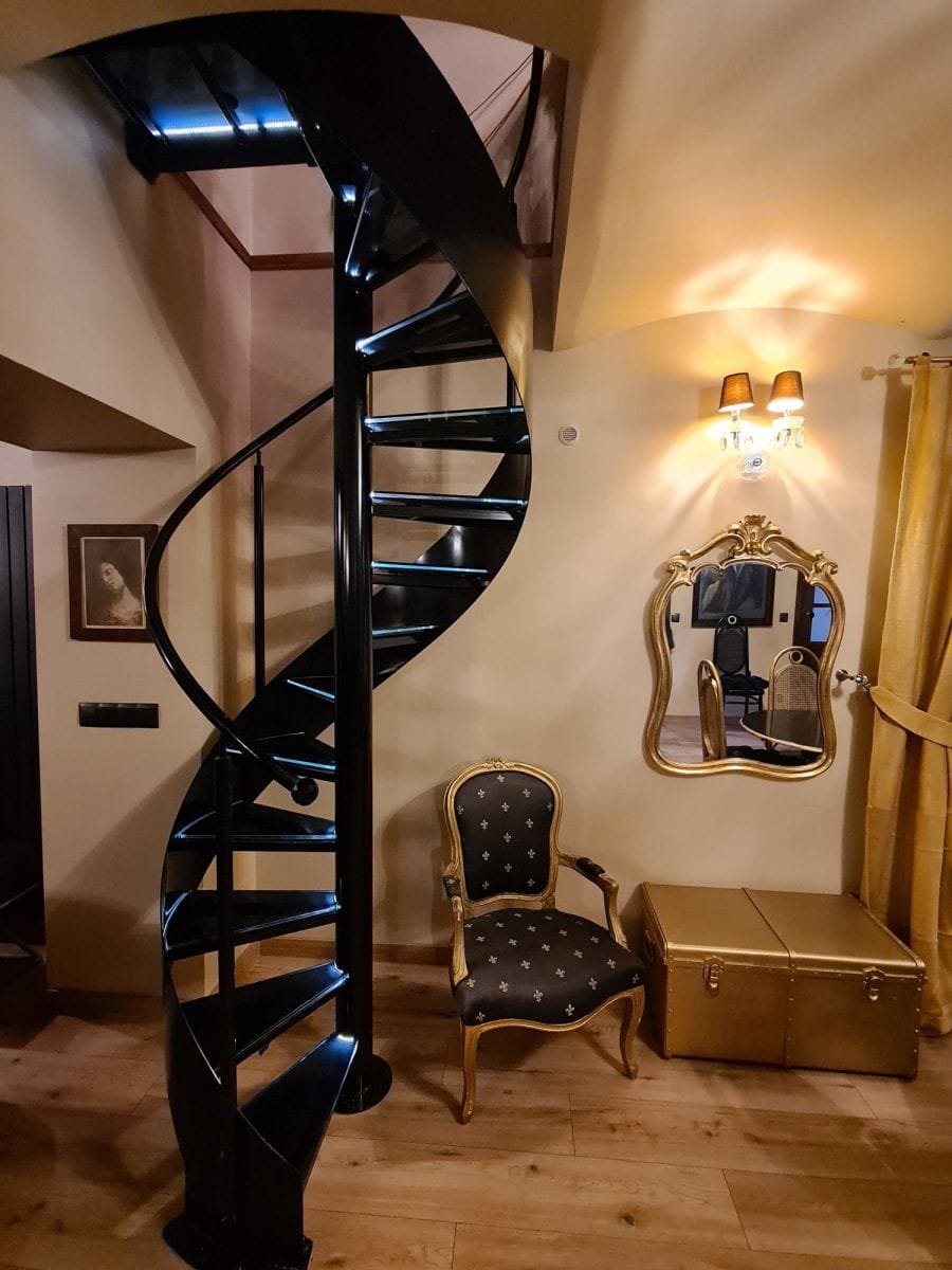 Mieszkanie 8 pokojowe na Sprzedaż